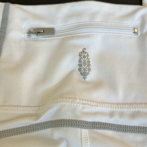 Free people movement leggings white with grey accents EUC size medium - Picture 9 of 14